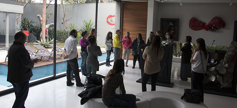 Alunos visitam ateliê do artista Caciporé Torres