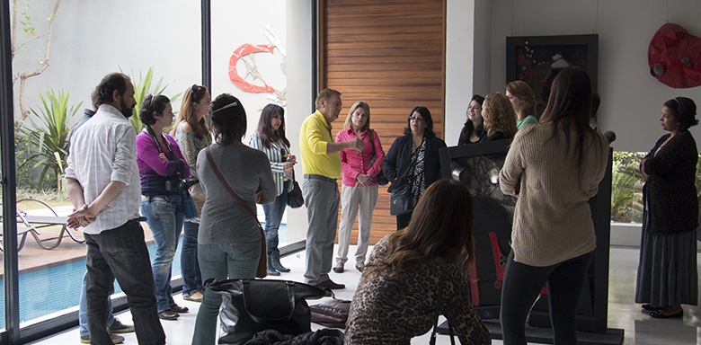 Alunos visitam ateliê do artista Caciporé Torres