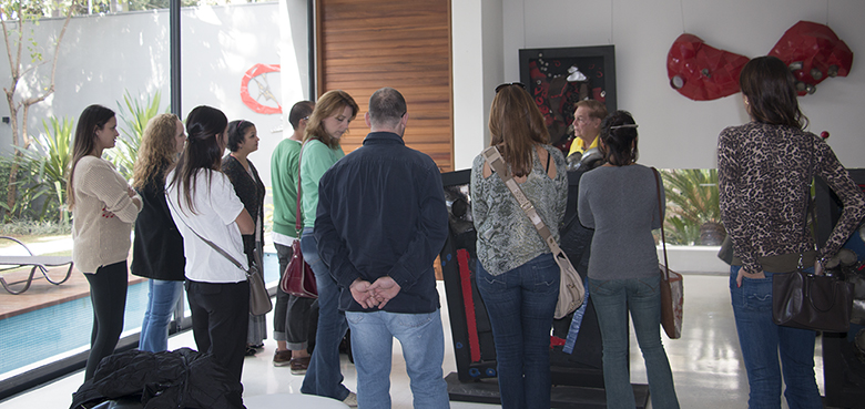Alunos visitam ateliê do artista Caciporé Torres