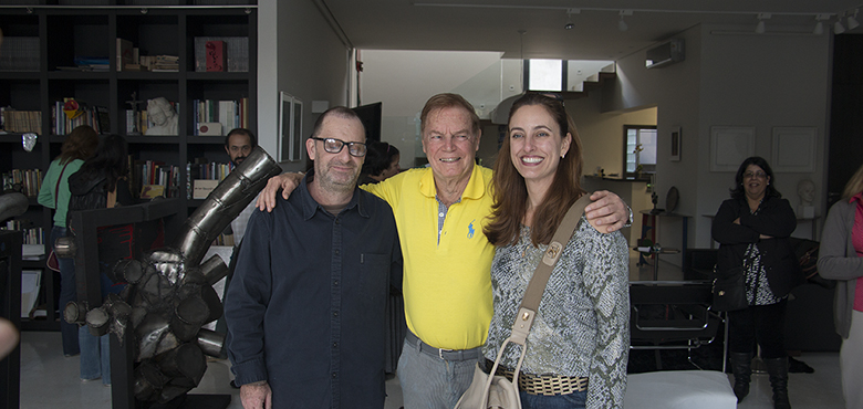 Alunos visitam ateliê do artista Caciporé Torres